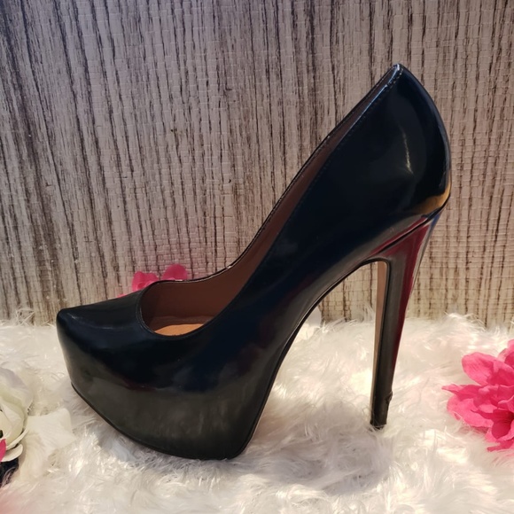 Shoes - Picture 2 of 8